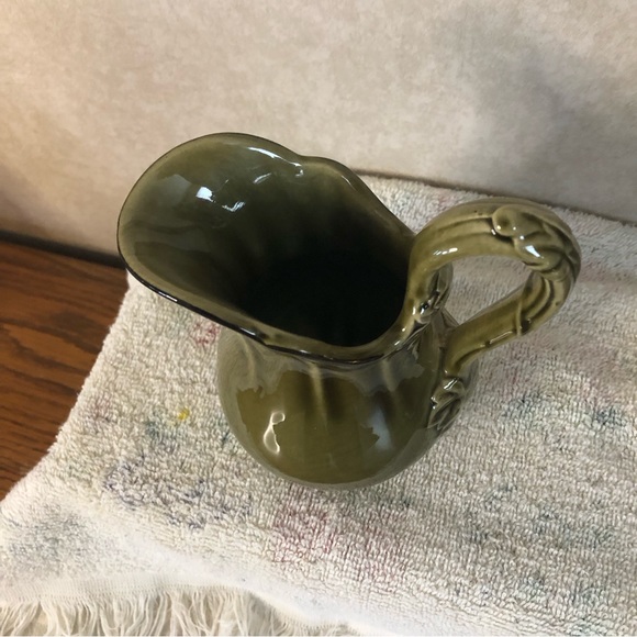 Very Pretty Green Pottery Creamer Dish - Picture 5 of 6